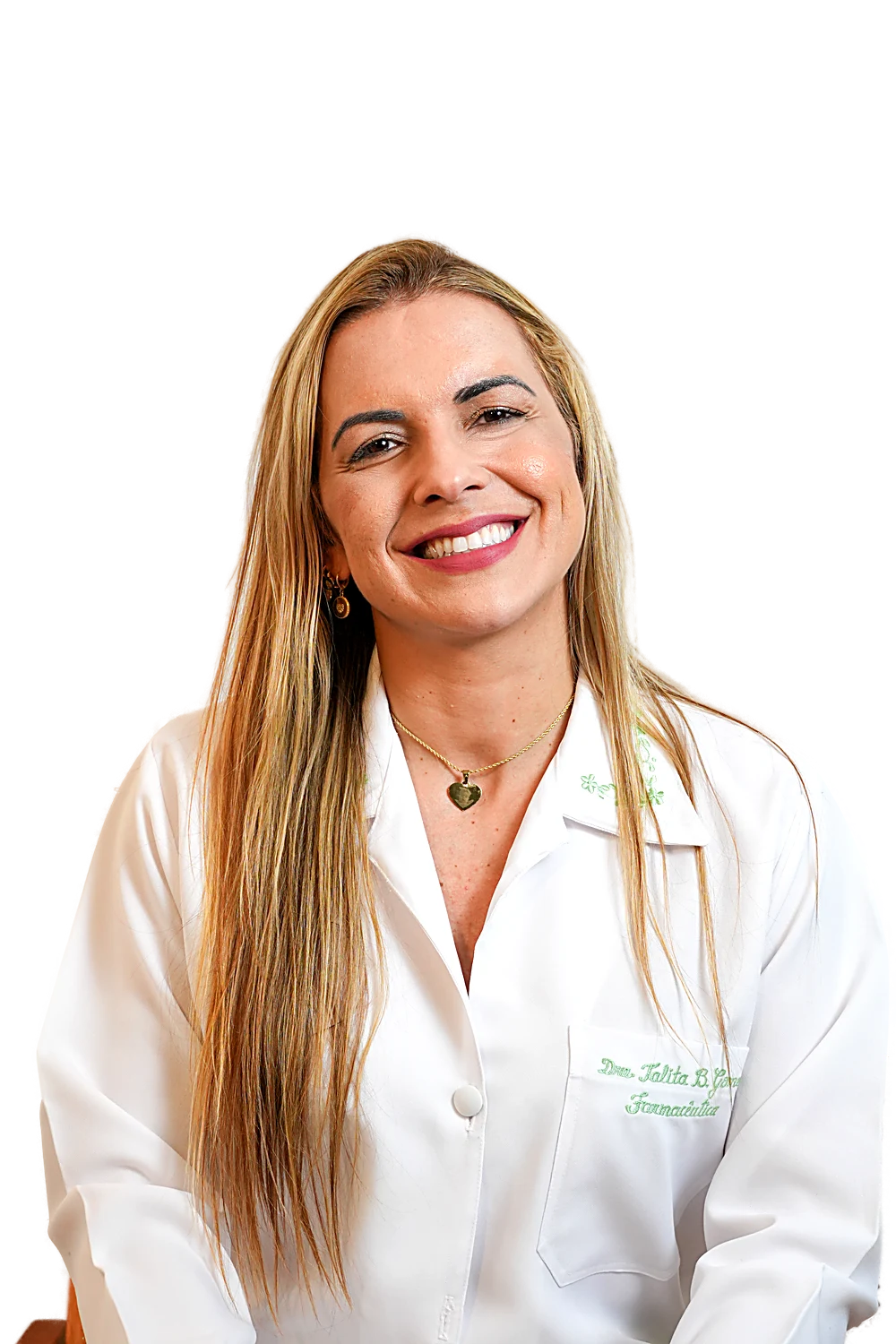 Dra. Talita Barbosa sorrindo, de jaleco de farmacêutica